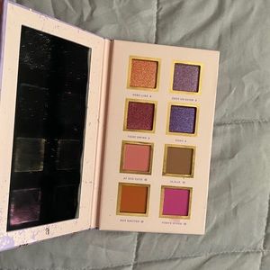 Eyeshadow palette